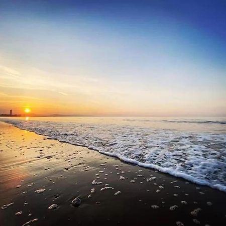 Luxe Living Guest House-Sleeps 6-Private Parking-Free Wifi-Beach-City Swansea Bagian luar foto