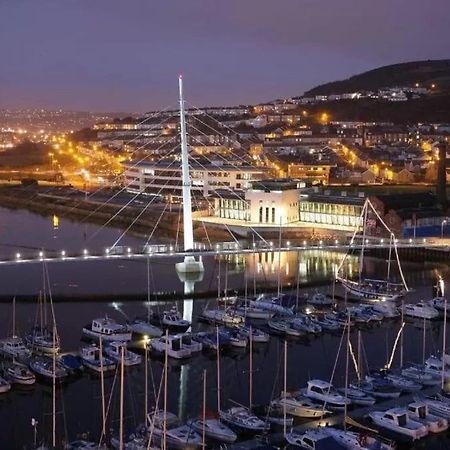 Luxe Living Guest House-Sleeps 6-Private Parking-Free Wifi-Beach-City Swansea Bagian luar foto