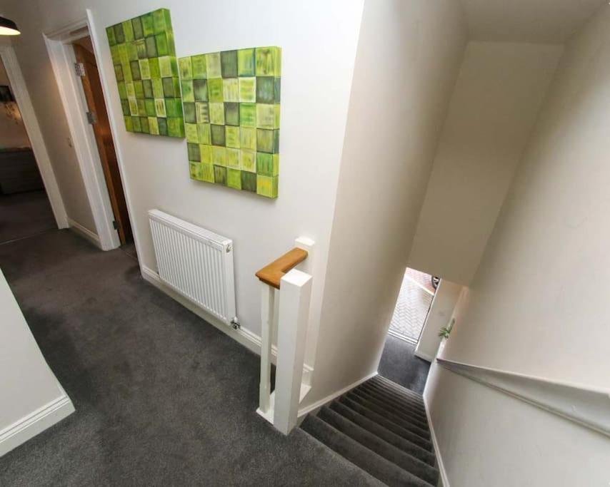 Luxe Living Guest House-Sleeps 6-Private Parking-Free Wifi-Beach-City Swansea Bagian luar foto