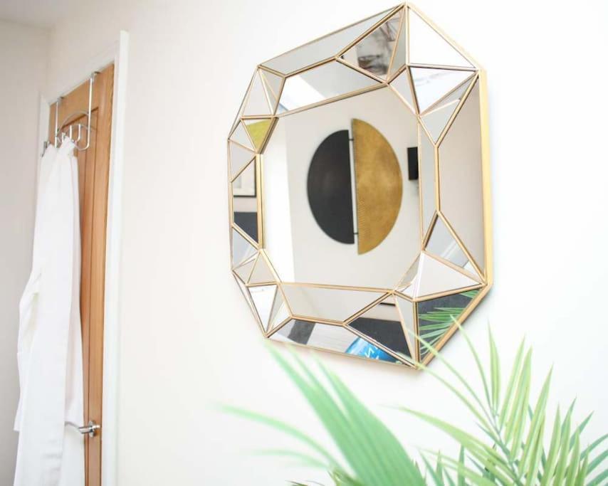 Luxe Living Guest House-Sleeps 6-Private Parking-Free Wifi-Beach-City Swansea Bagian luar foto