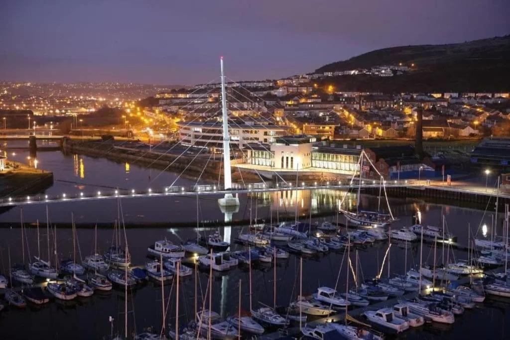 Luxe Living Guest House-Sleeps 6-Private Parking-Free Wifi-Beach-City Swansea Bagian luar foto