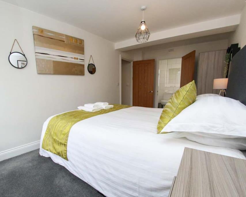 Luxe Living Guest House-Sleeps 6-Private Parking-Free Wifi-Beach-City Swansea Bagian luar foto