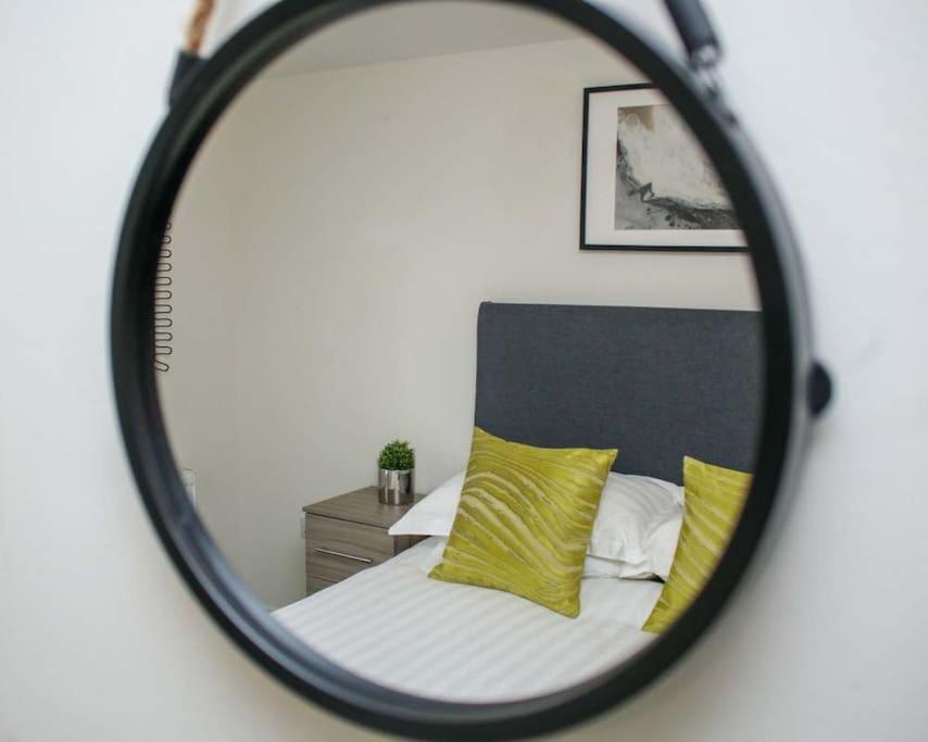 Luxe Living Guest House-Sleeps 6-Private Parking-Free Wifi-Beach-City Swansea Bagian luar foto